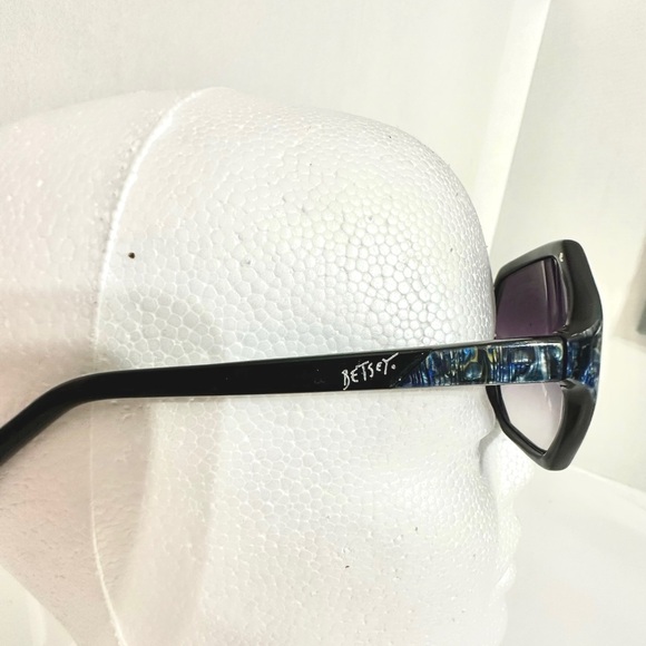 Betsey Johnson Oversized Black Sunglasses with Gradient Lenses Vintage Y2K main image 5